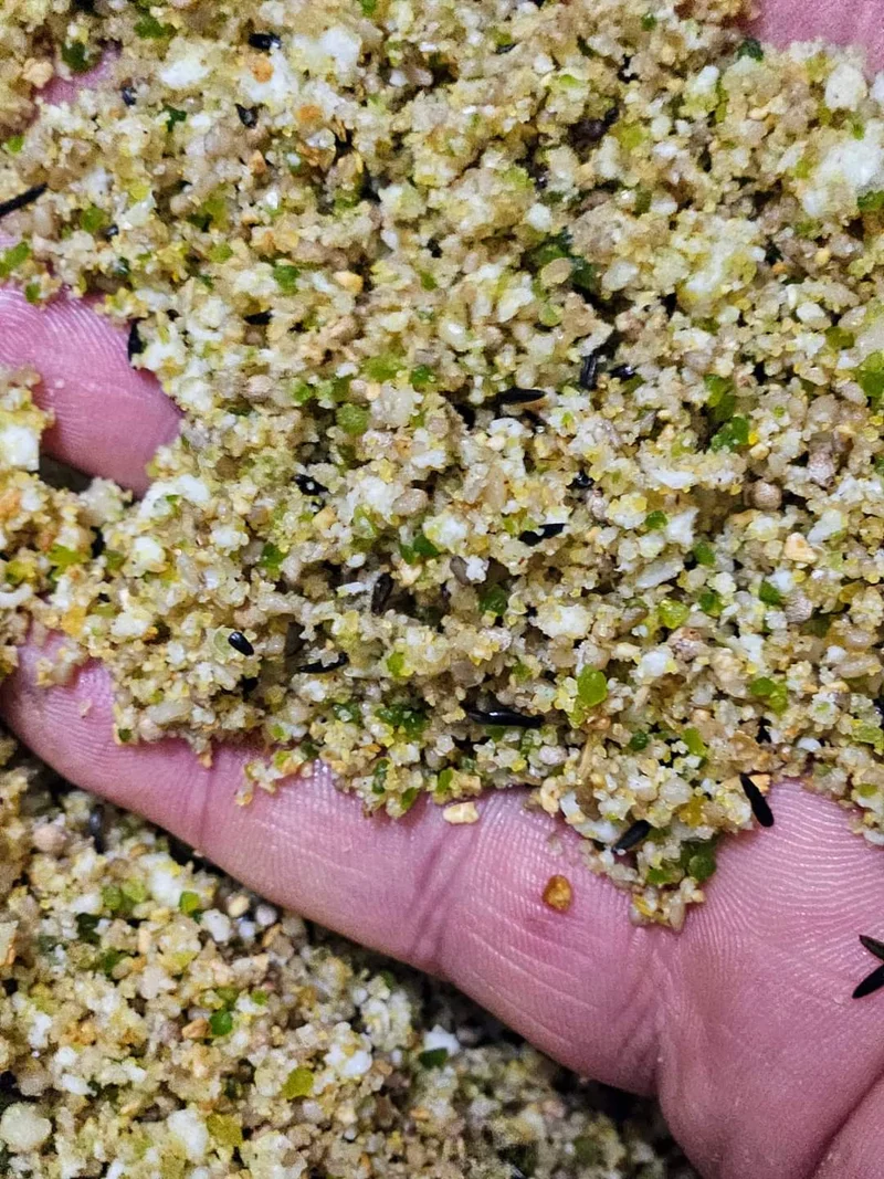 Supreme Deluxe 500 gramos “Alimento para huevos verdes para jilgueros” + 21 % de proteínas - Ornizin (envasado) - El original