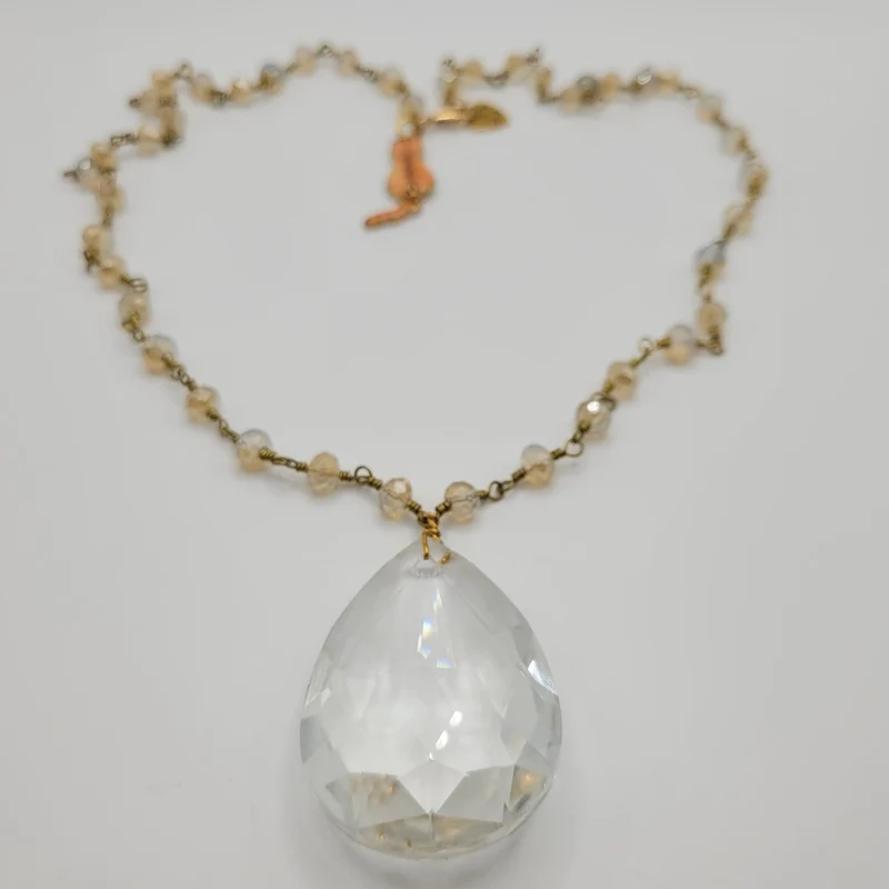 Collar largo con cuentas de cristal y colgante de lágrima de cristal y gatete color naranja