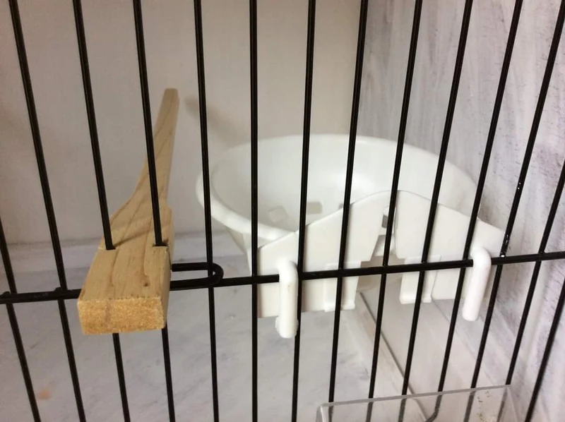 Nido de plástico blanco con ganchos 12cm