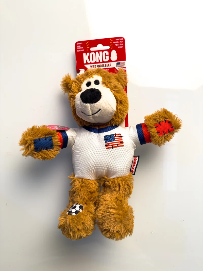 Peluche Kong Wild Knots Sport Estados Unidos Bear - Edición Limitada Mundial 2026 | Kong®