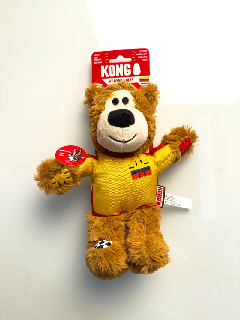 Peluche Kong Wild Knots Sport Colombia Bear - Edición Limitada Mundial 2026 | Kong®