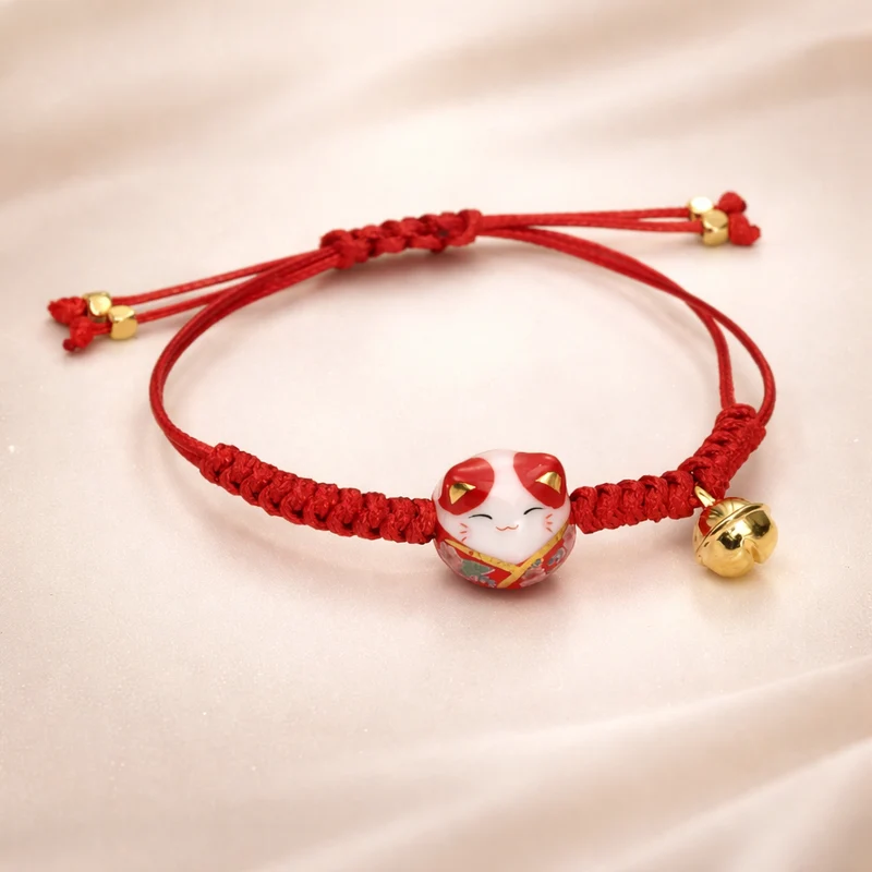 Pulsera de Hilo Ajustable Gato de la Suerte. Roja