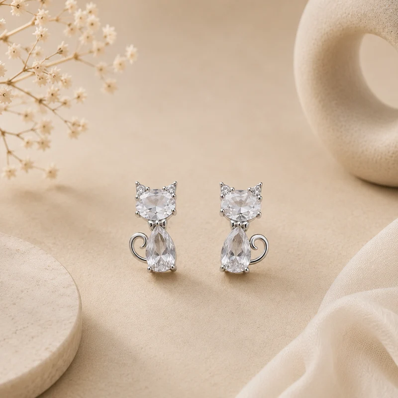 Pendientes Gato con Circonitas Brillantes