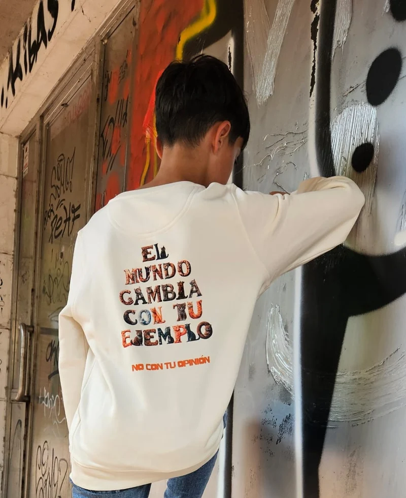 Sudadera Unisex niñ@s "El mundo cambia con tu ejemplo, no con tu opinión"