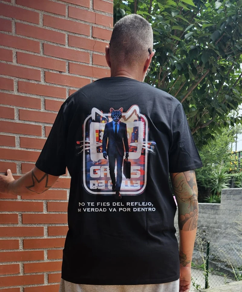 Camiseta Chico “No te fíes del reflejo, mi verdad va por dentro”
