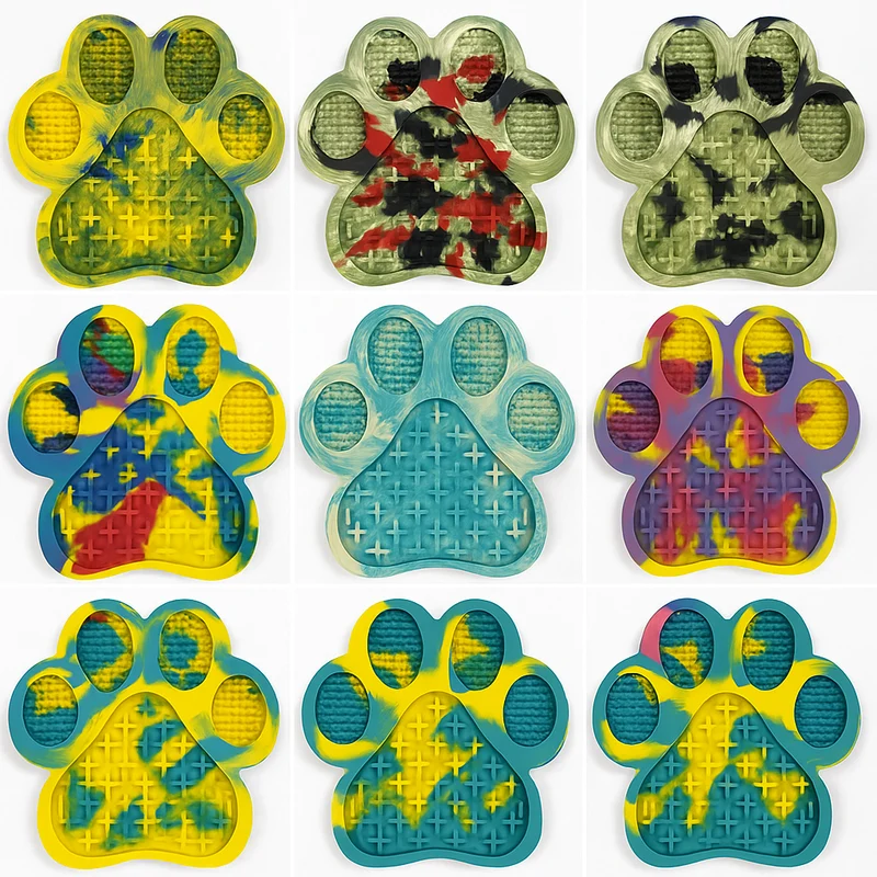 Tapete en forma de huella para mascotas x 1 und (Colores surtidos)